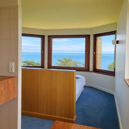 La Sauvagère - Art Deco Face à Omaha Villa *