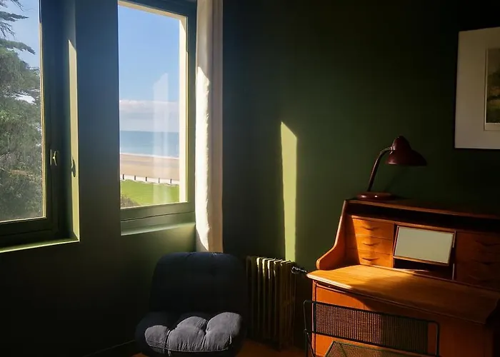 La Sauvagere - Art Deco Face A Omaha Villa *