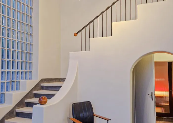 La Sauvagere - Art Deco Face A Omaha Villa *