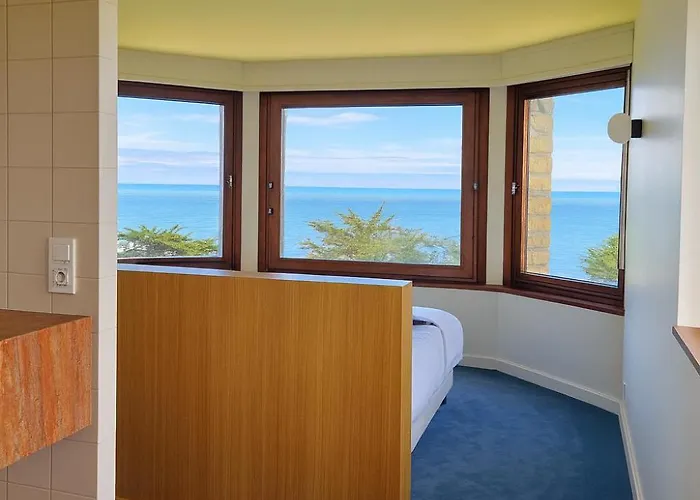 La Sauvagere - Art Deco Face A Omaha Villa *